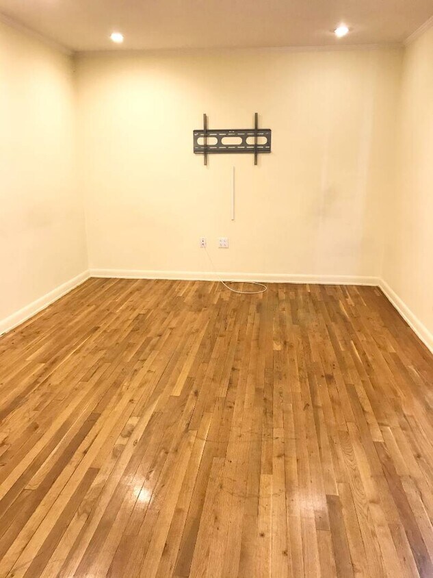 Foto principal - 31 Bay 37th St