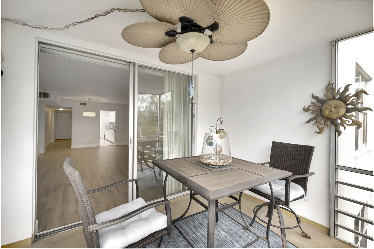 Foto principal - 3660 NE 166th St