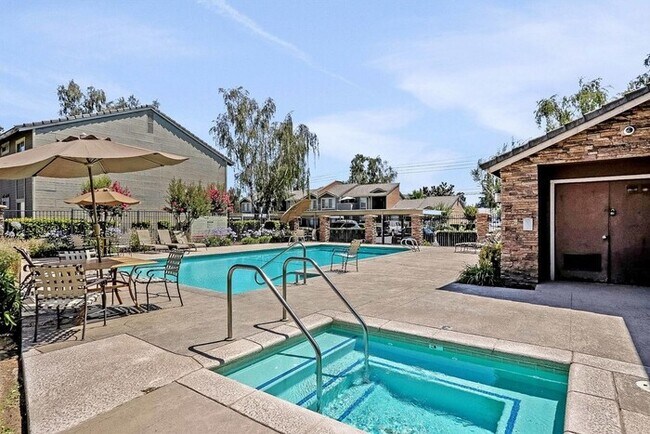 Foto del edificio - Modesto 2 Bedroom 2 Bath Condo "Parkview V...