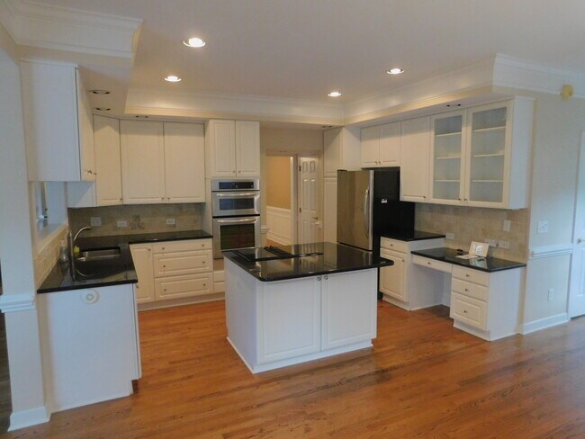 Foto del edificio - Beautiful 4br, 2.5 ba home in Lochmere!  Avail Aug 14, 2026!