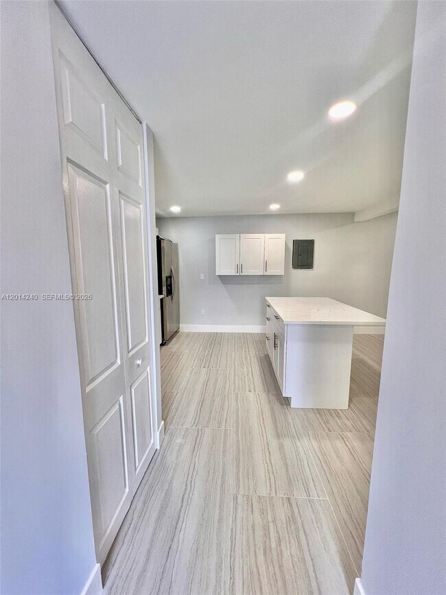 Foto del edificio - 2000 SW 96th Ave