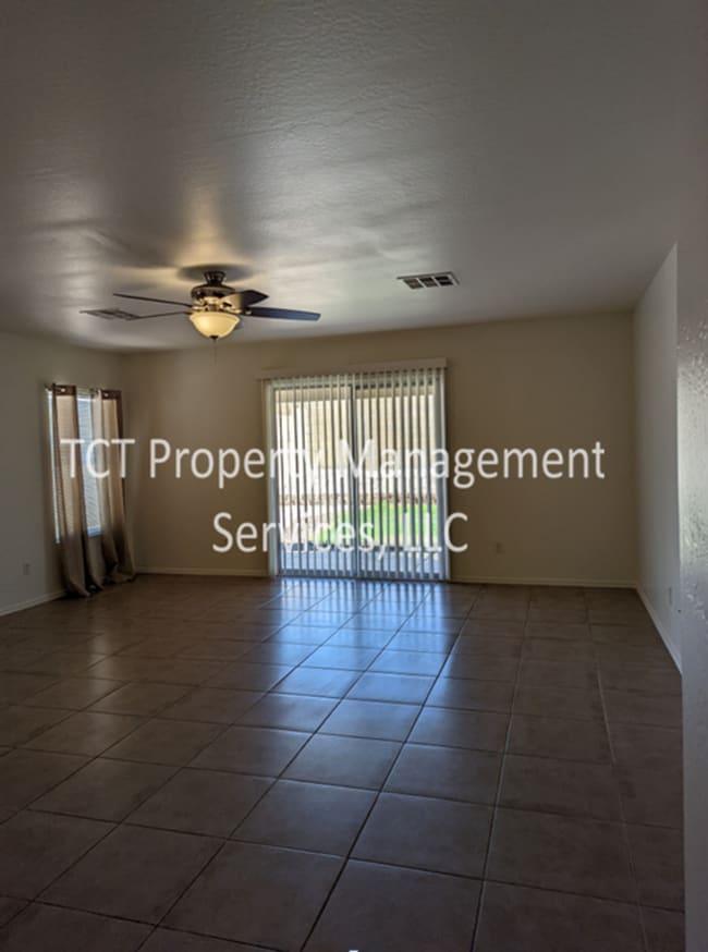 Building Photo - New Paint! New Tile! 3 Bed/2 Bath in Sunda...