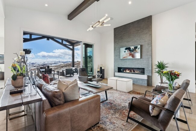 Foto del edificio - 3450 Ridgeway Dr