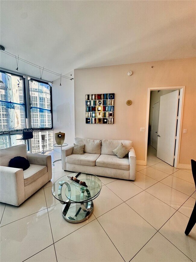 Foto del edificio - 18101 Collins Ave