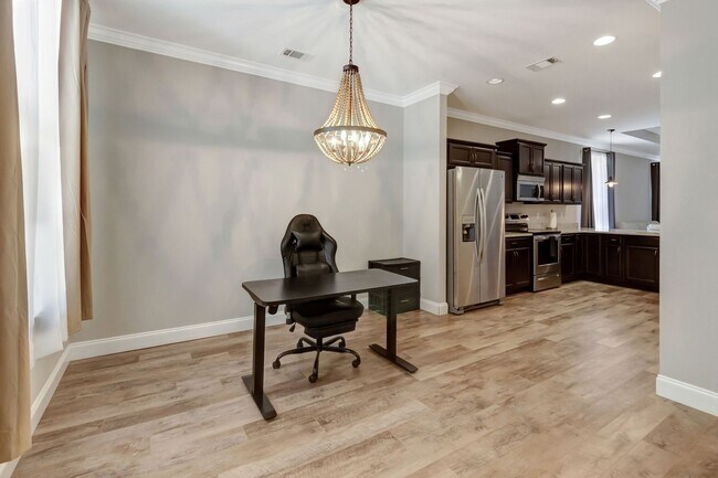 Building Photo - For Rent: Stunning 4 Bedroom, 2 Bath Craft...