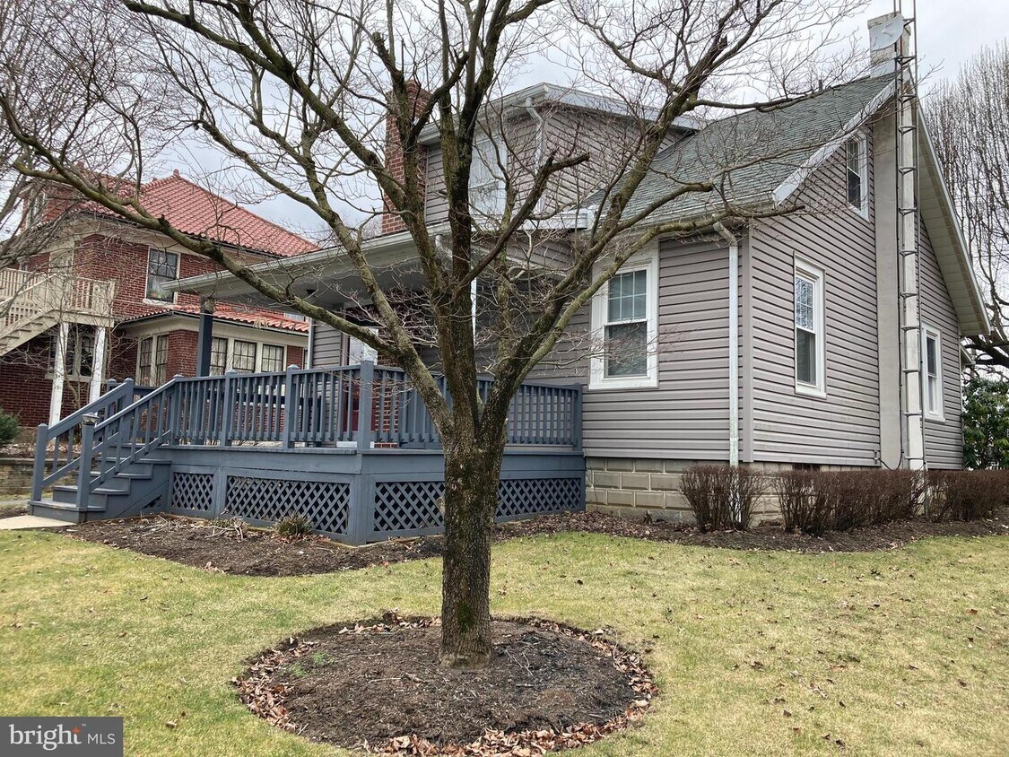 Primary Photo - 100 N Decatur St