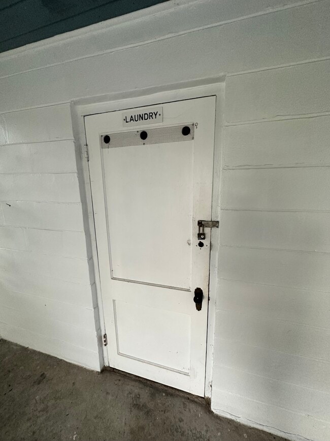 Building Photo - 1015 Clearview Ave