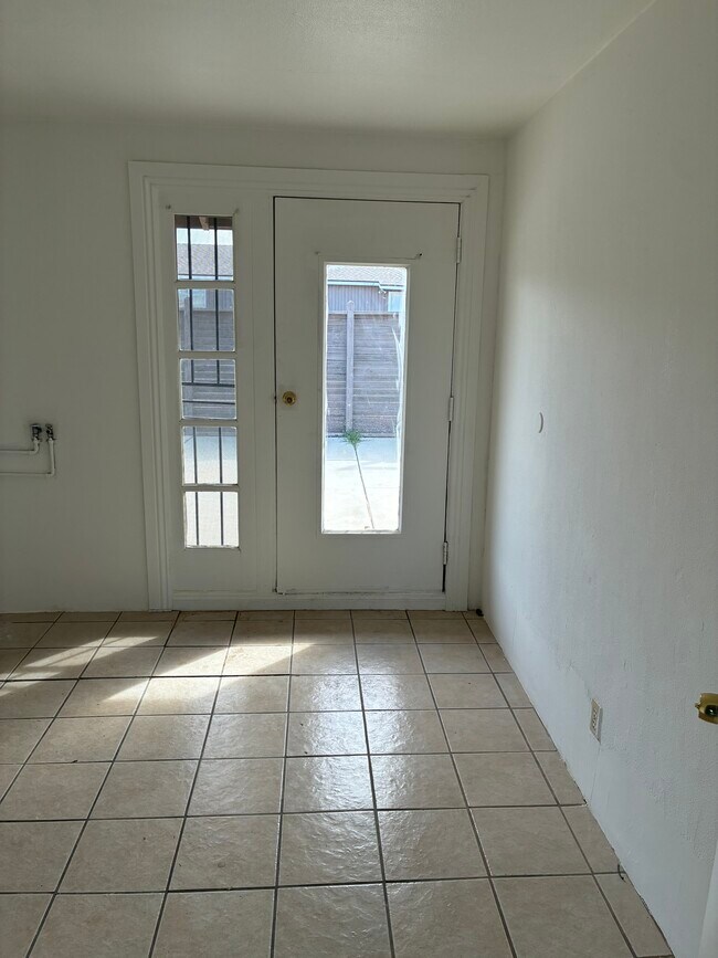 Building Photo - 558 E Avenue Q12