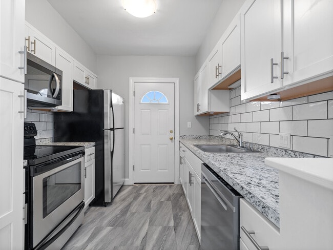 Photo - 16 Windsor Rd Townhome