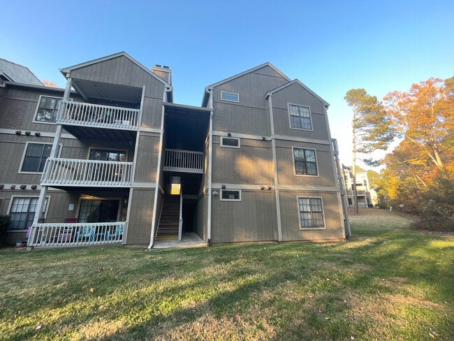 Building Photo - Room in Condo on Chimney Ridge Pl
