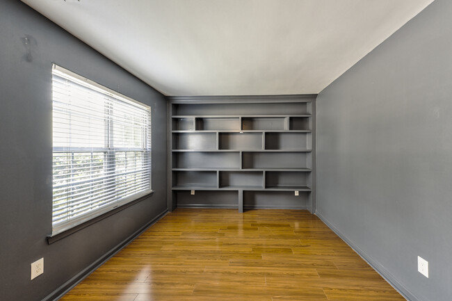 Building Photo - 3563 Willow Tree Trce