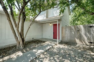 Building Photo - 6904 Deep Cir