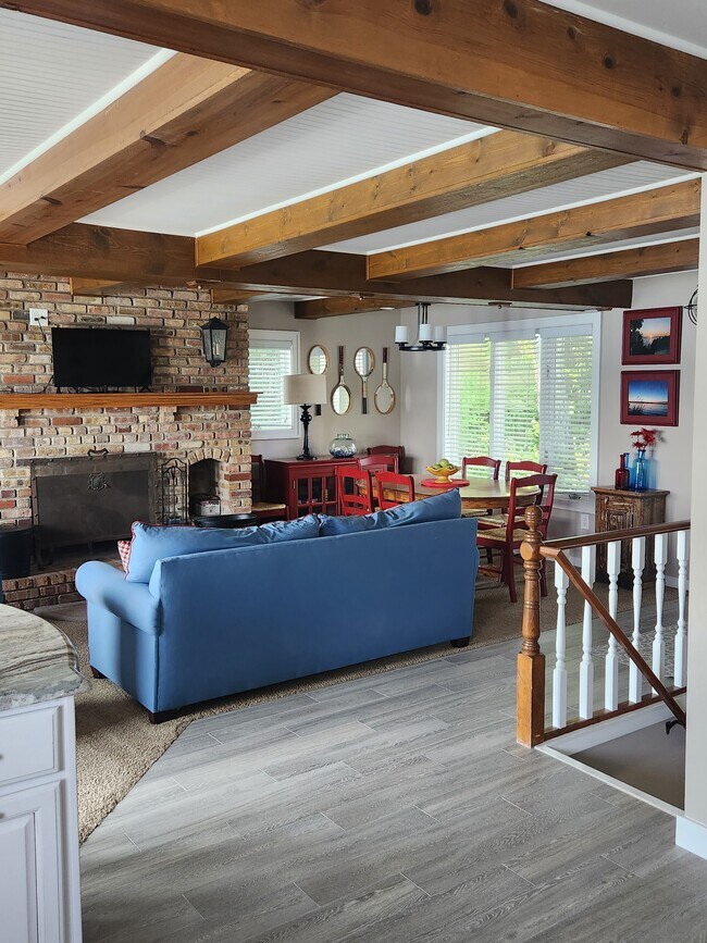 Building Photo - 28896 Cedarama Dr