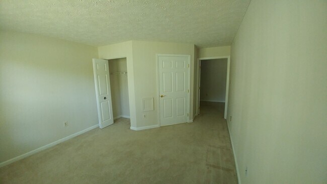 Building Photo - 5640 Wade Ct