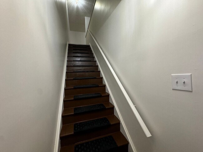 Foto del edificio - TWO BEDROOM TOWNHOME