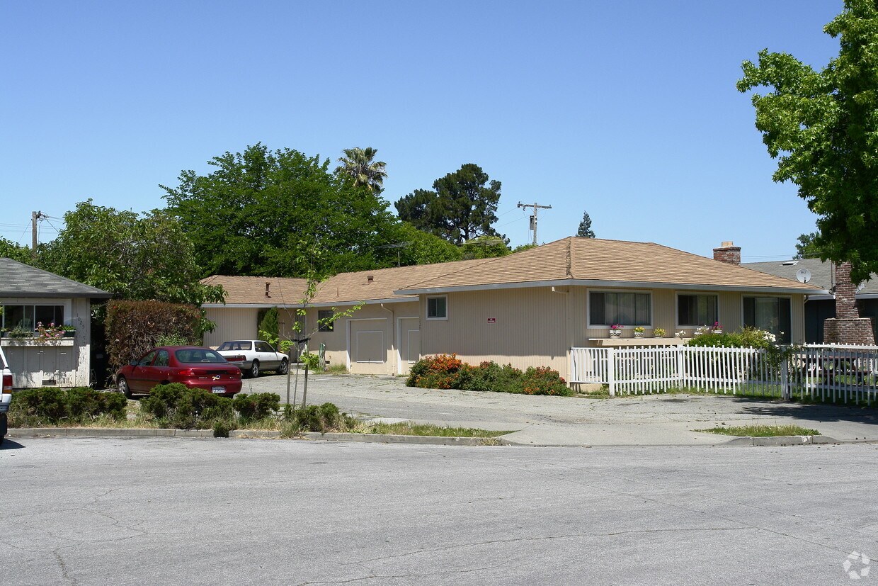 Primary Photo - 1029-1031 Dodge Dr
