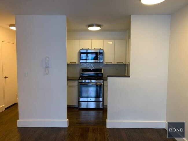 Building Photo - 220 E 63rd St
