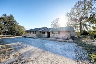 Building Photo - 236 N Valley View Dr