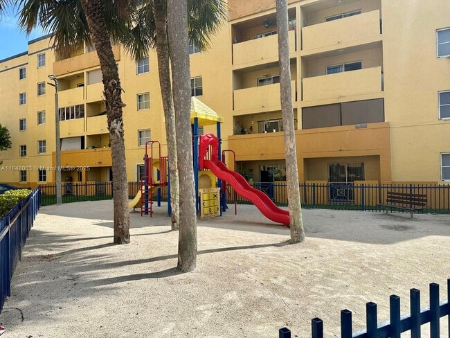 Building Photo - 14930 SW 82nd Terrace