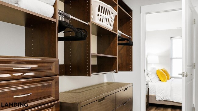 Building Photo - 335 W 9th St