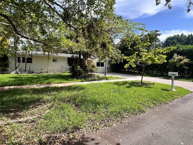 Foto del edificio - 7350 SW 96th St