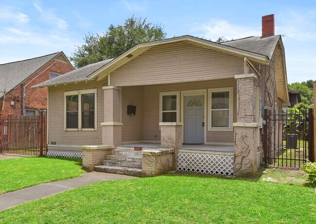 Foto del edificio - Adorable Montrose Bungaloq