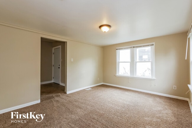 Building Photo - 519 S Elmwood Ave
