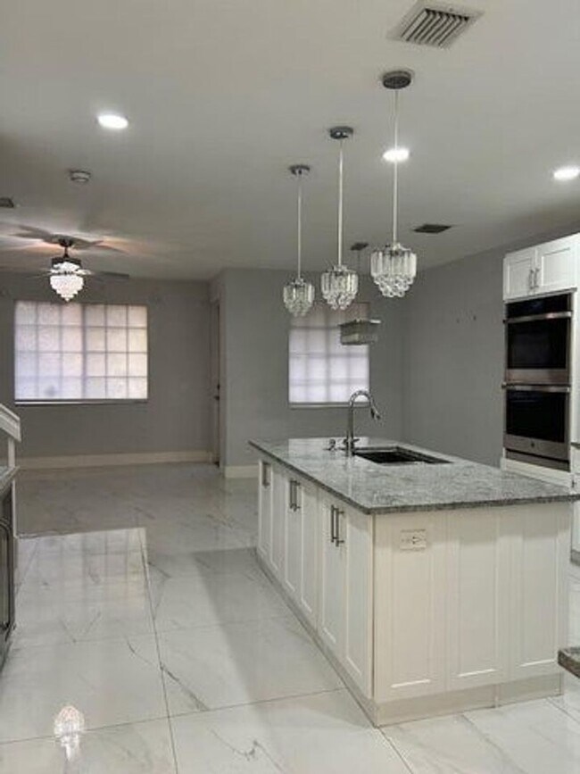 Foto del edificio - 1305 Lucaya Dr