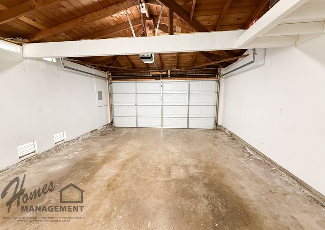 Building Photo - Homes Management - 3 Bed, 2 Bath House in Escondido