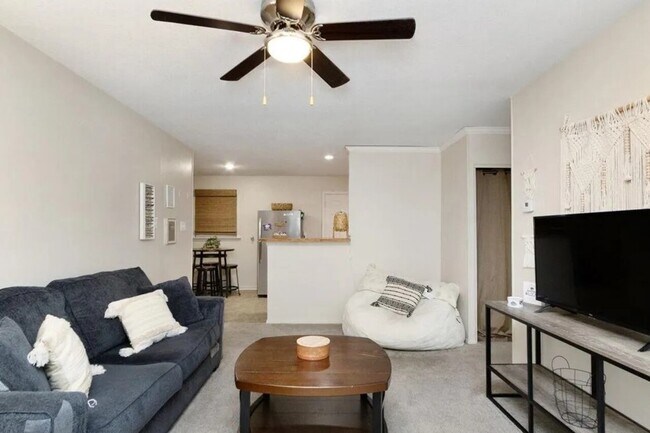 Foto del edificio - 2030 College Heights Rd
