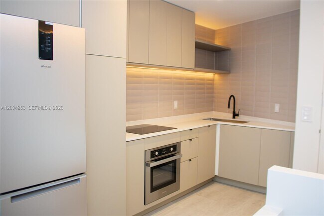 Foto del edificio - 2899 Collins Ave