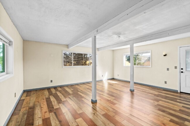 Foto del edificio - 1548 NW Eden St