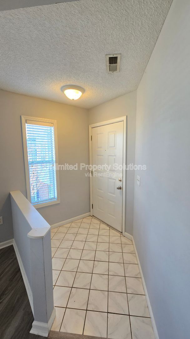Photo - 4156 Breezewood Dr Apartment