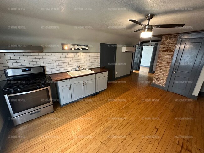 Foto del edificio - Nice 3 bed 1 bath condo unit in KCMO!