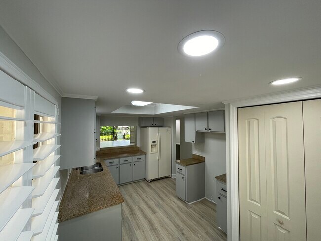 Building Photo - 6450 Wild Oak Bay Blvd