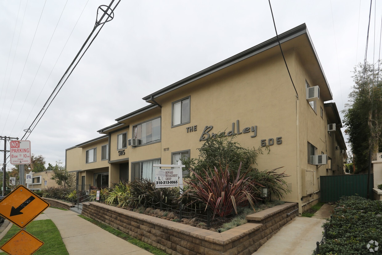 Primary Photo - 505 S Barrington Ave