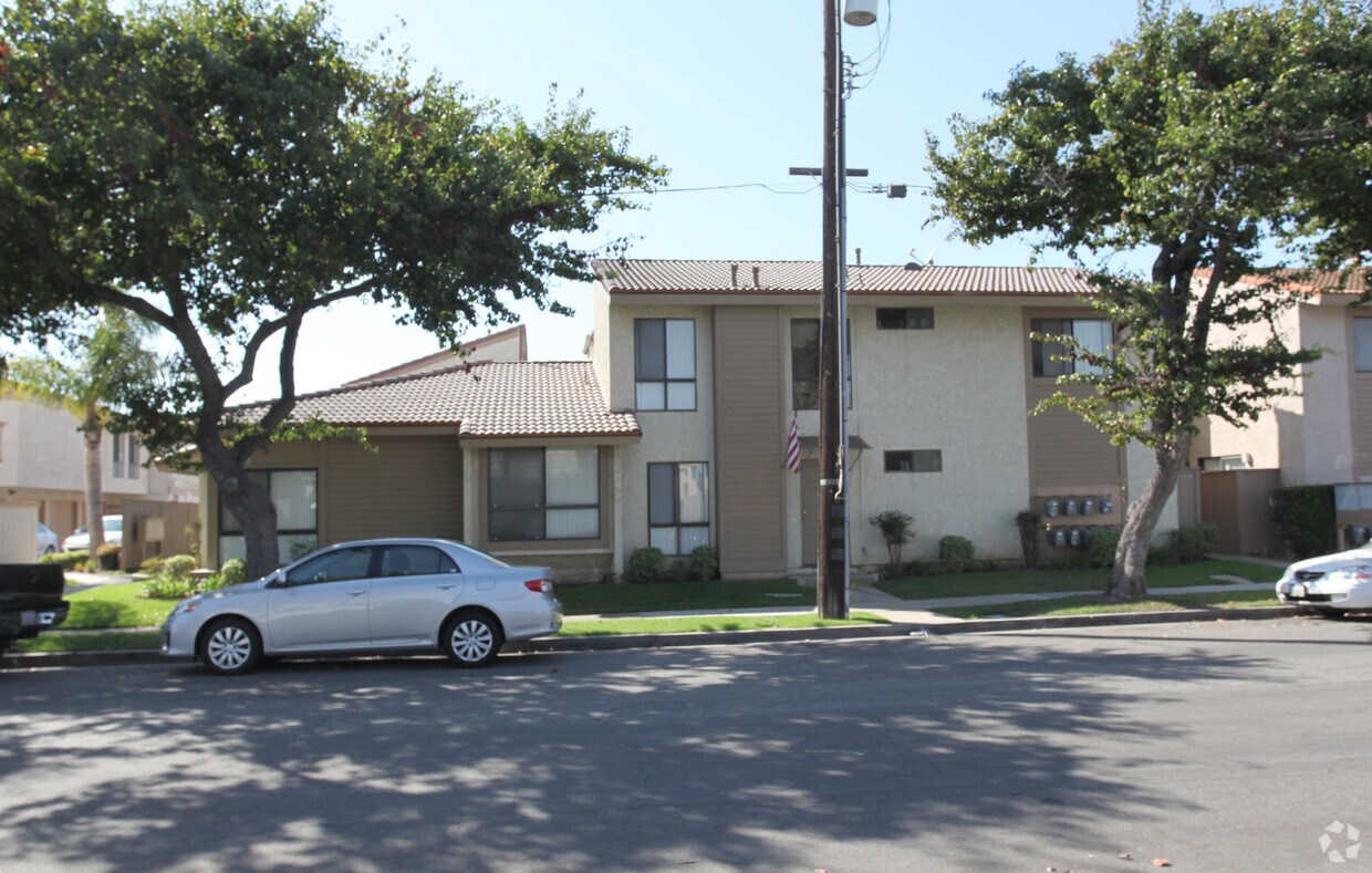 Building Photo - 1711 Huntington St