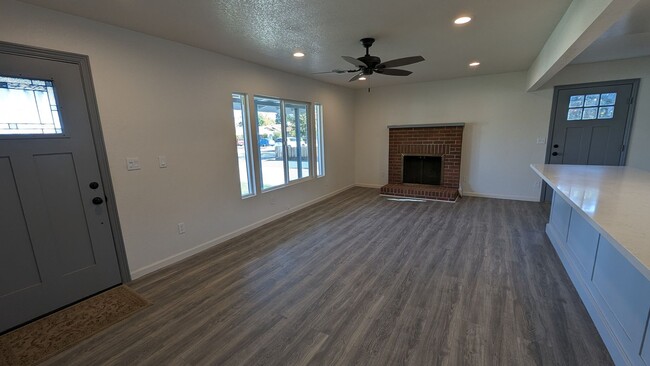 Building Photo - Fully Remodeled 4 Bedroom 2 Bath Home