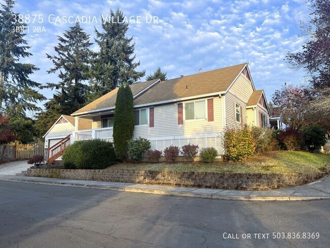 Building Photo - Light and Bright 3 Bedroom 2 Bathroom Home...