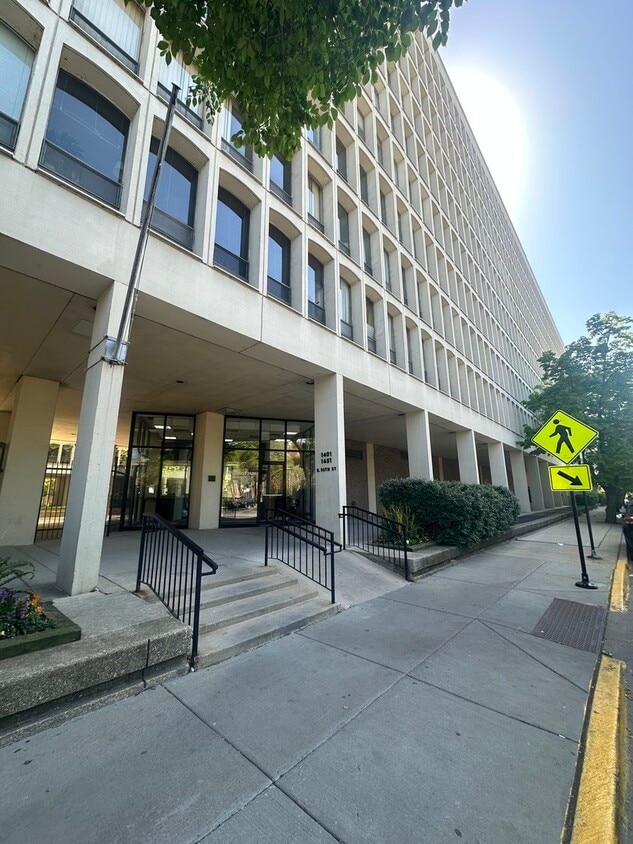 Foto del edificio - 1401 E 55th St