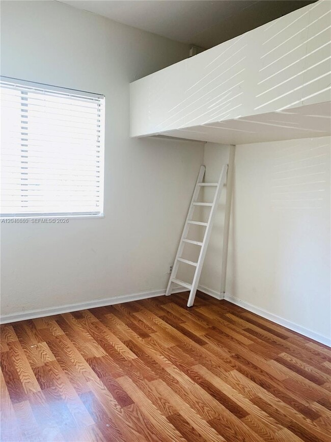Building Photo - 2715 Tigertail Ave