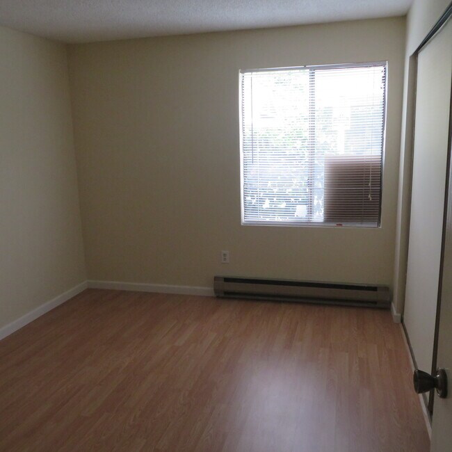 Building Photo - 2020 Grant Ave S