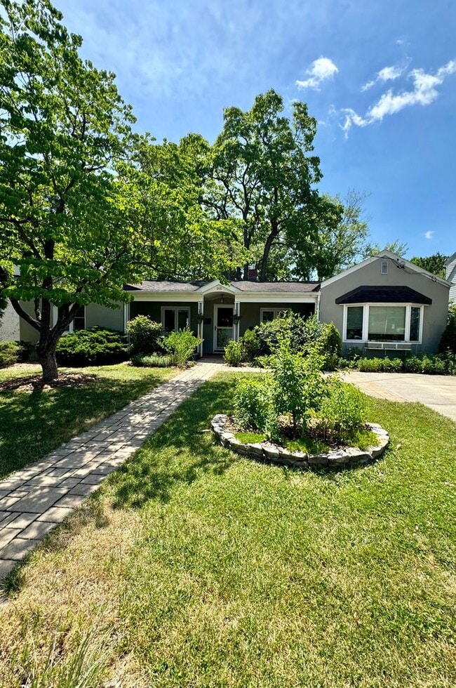 Building Photo - 918 Chestnut Dr