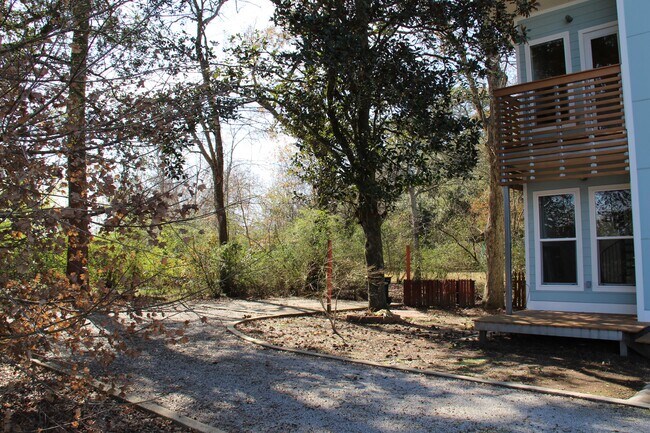 Building Photo - 401 Arceneaux Rd