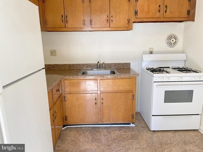 Building Photo - 1010 Taney Ave