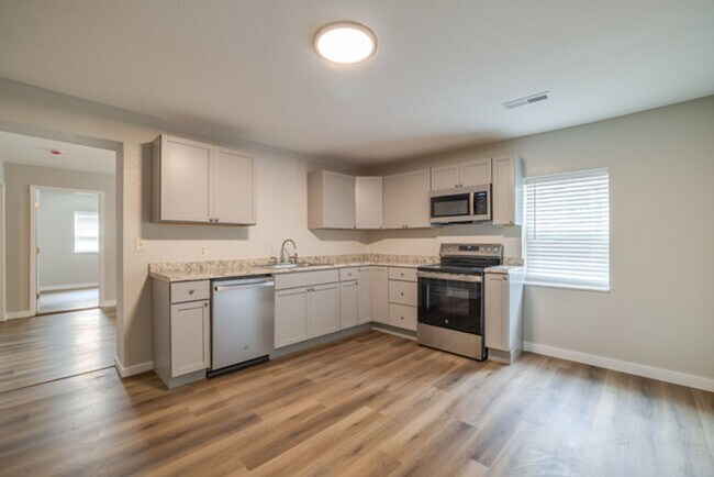 Building Photo - Maryville 37803 - ONE LEVEL BEAUTIFULLY RE...