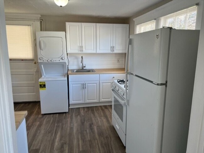 Building Photo - 1802 Temple Ave