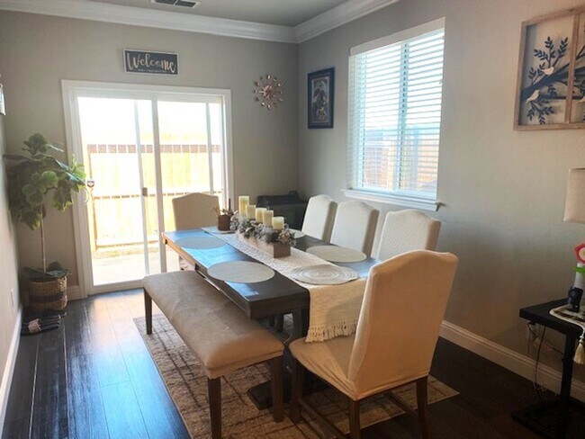 Foto del edificio - Luxury Townhome in West Redding!