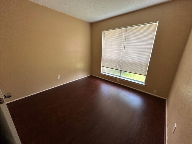 Building Photo - 8410 Garden Parks Dr