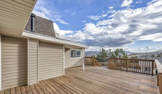 Building Photo - Charming 3-Bedroom Home in Mound House wit...